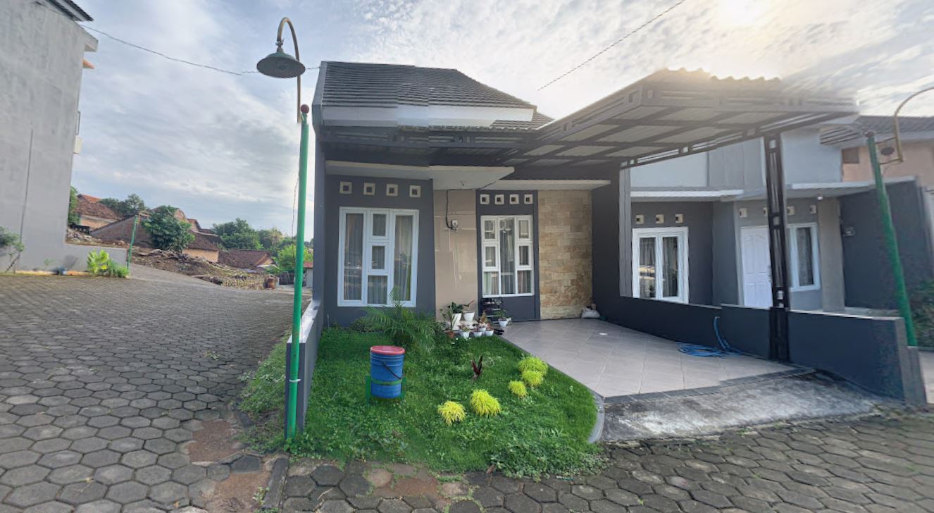 Dijual Cepat Rumah Second Kondisi Bagus, Siap Huni, Bebas Banjir, Bebas Longsor Dekat Rumah Sakit, Sekolah, Perkantoran, Pusat Perbelanjaan Gedawang, Banyumanik, Kota Semarang, Jawa Tengah