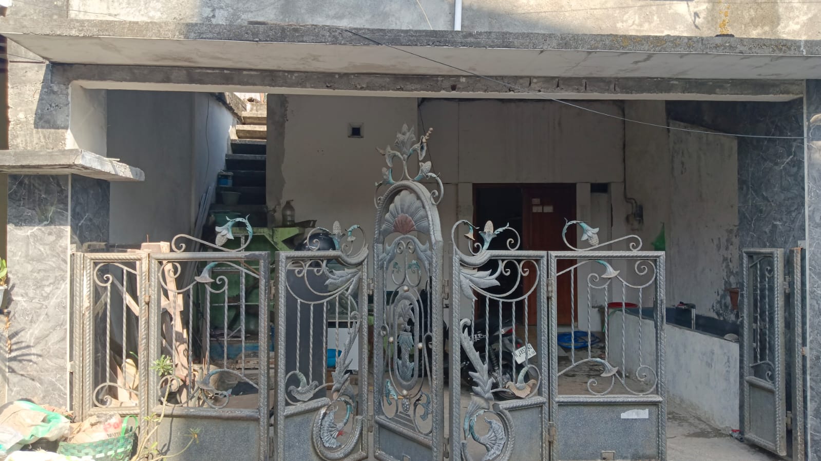 DIJUAL CEPAT !! 
Rumah Second Cocok untuk Rumah Tinggal atau Rumah Kost di Semarang
